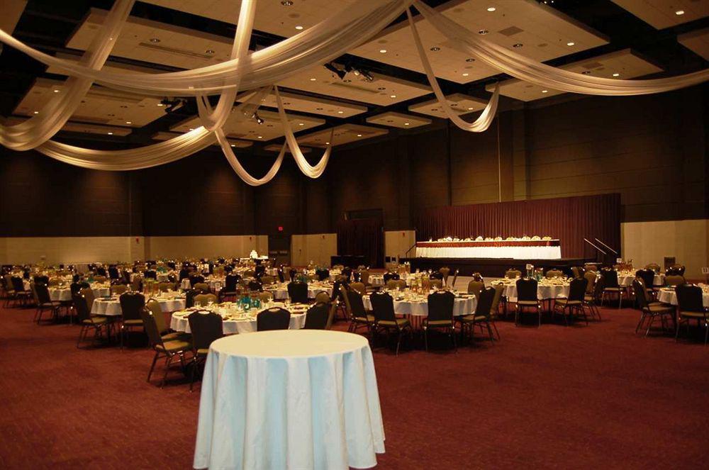 Hilton Fort Wayne At The Grand Wayne Convention Center (Adults Only) Бизнес снимка