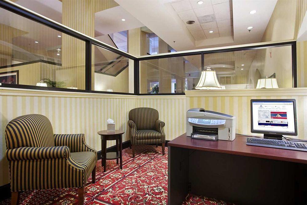 Hilton Fort Wayne At The Grand Wayne Convention Center (Adults Only) Бизнес снимка