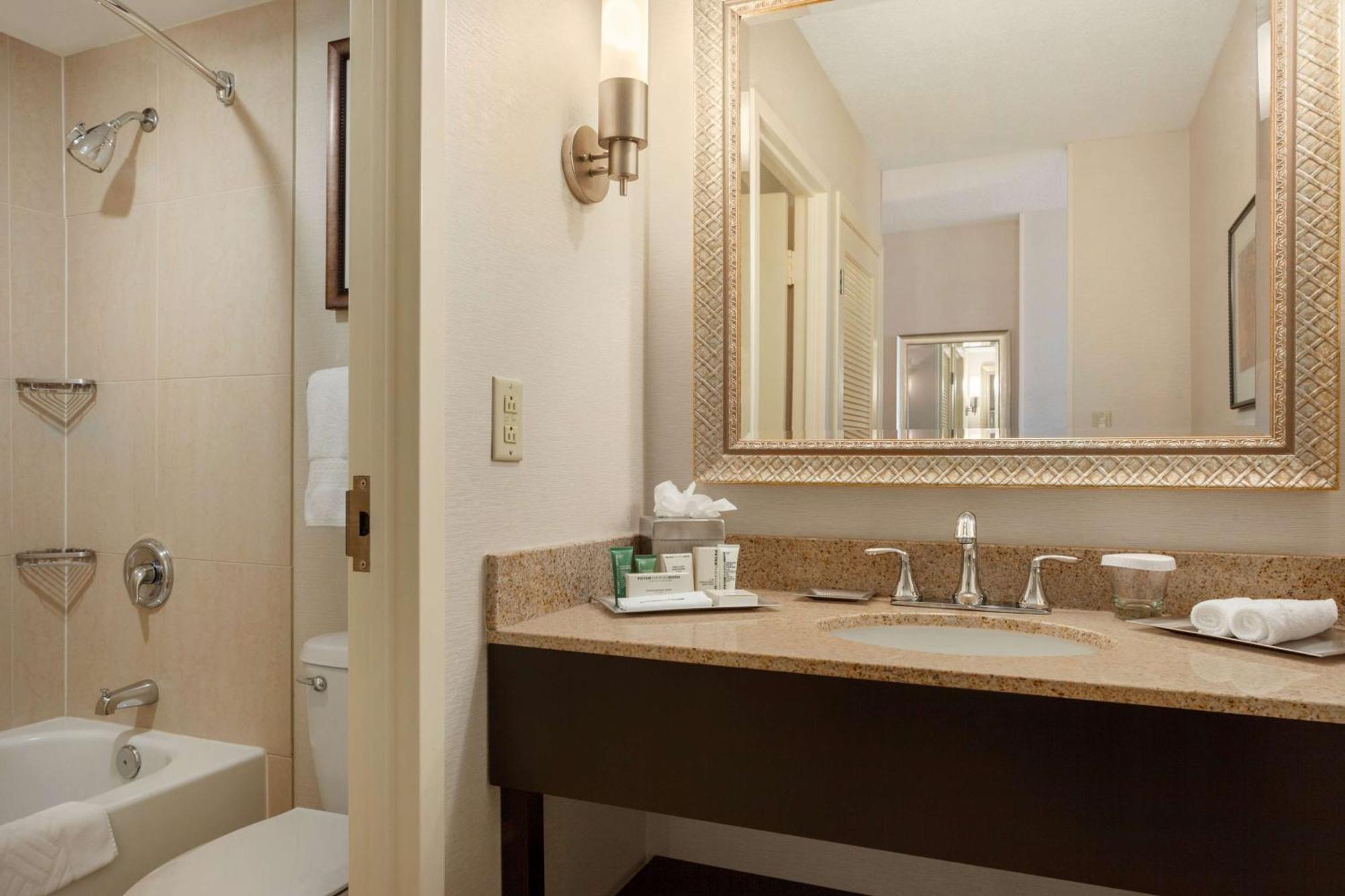 Hilton Fort Wayne At The Grand Wayne Convention Center (Adults Only) Екстериор снимка
