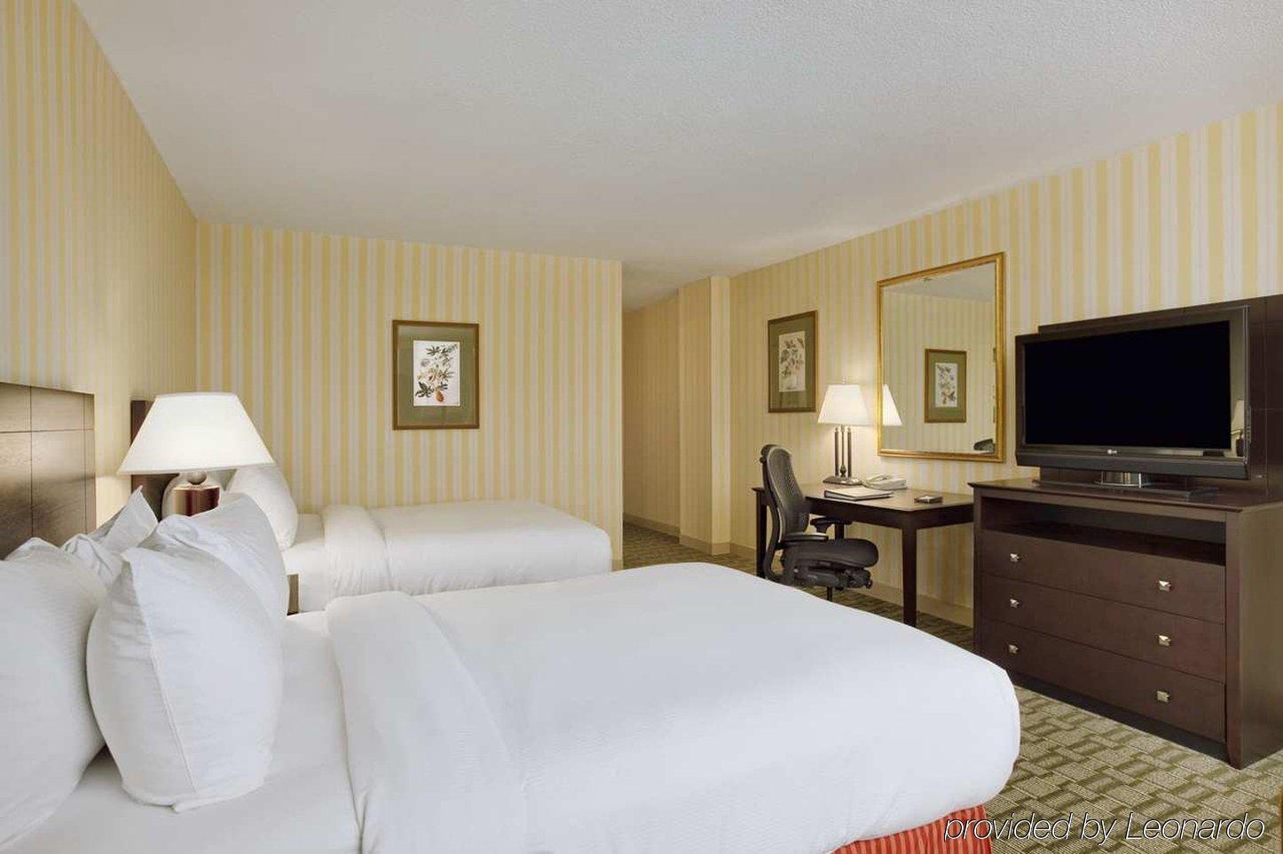 Hilton Fort Wayne At The Grand Wayne Convention Center (Adults Only) Стая снимка