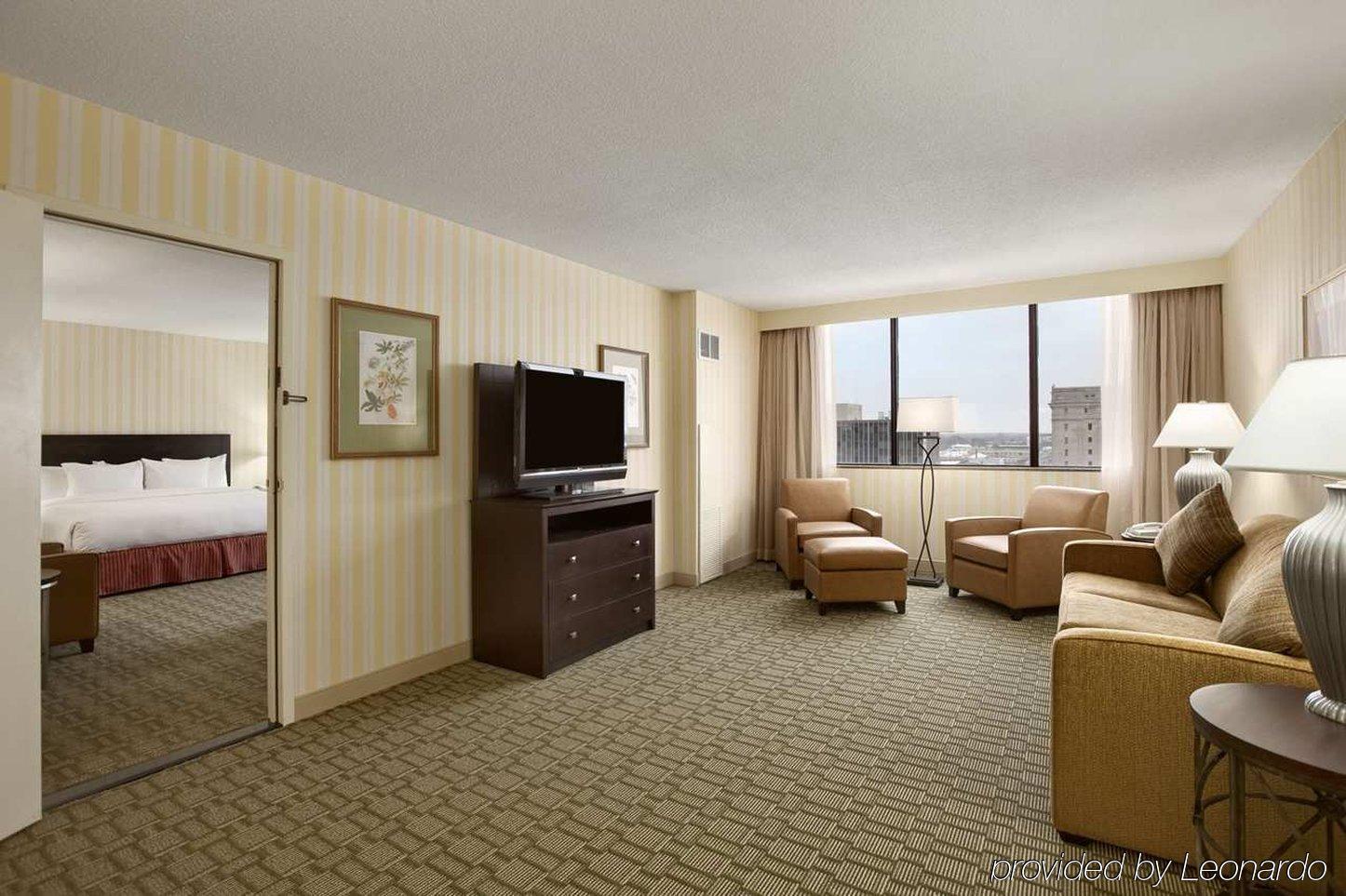 Hilton Fort Wayne At The Grand Wayne Convention Center (Adults Only) Стая снимка