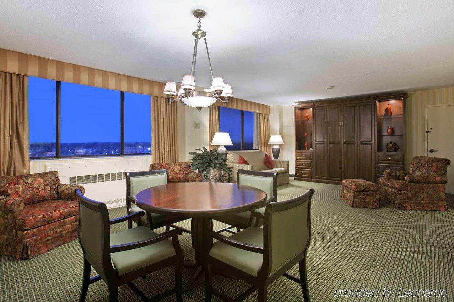 Hilton Fort Wayne At The Grand Wayne Convention Center (Adults Only) Стая снимка