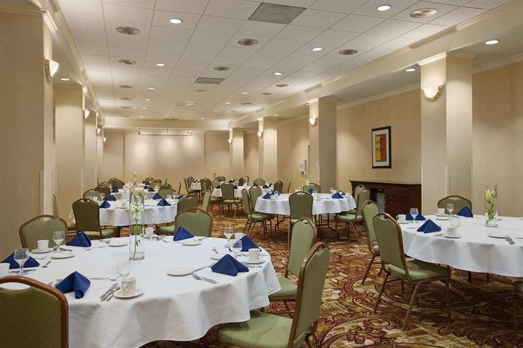 Hilton Fort Wayne At The Grand Wayne Convention Center (Adults Only) Стая снимка