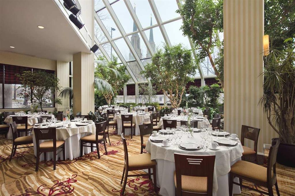 Hilton Fort Wayne At The Grand Wayne Convention Center (Adults Only) Ресторант снимка